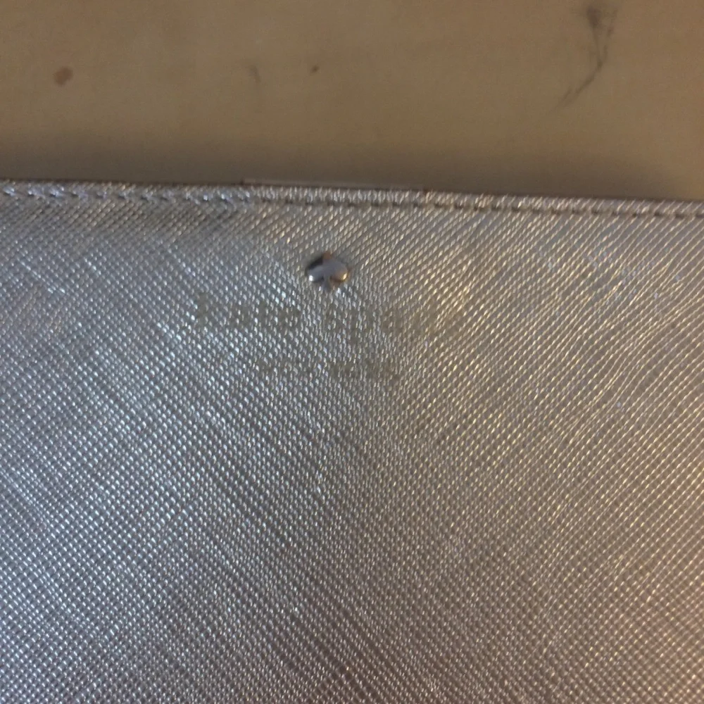 Kate Spade bi-fold Wallet Metallic Gold Leather - Picture 2 of 8